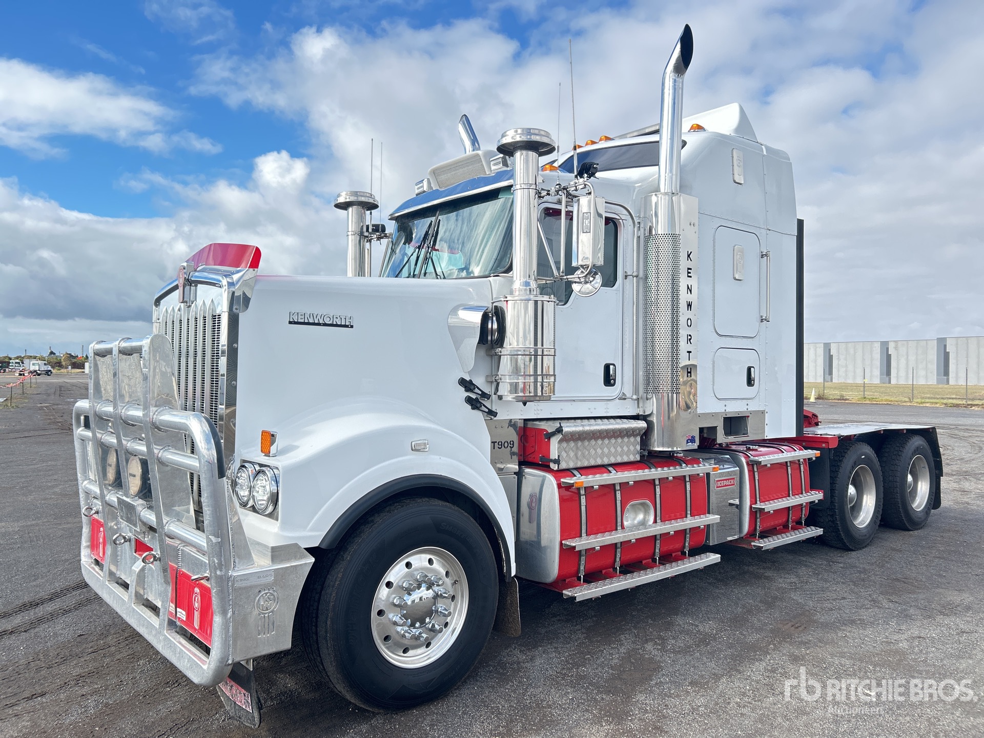 General Appearance with Bild, Ecke vorne rechts