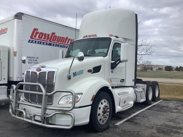 2015 Peterbilt 579 6x4 T/A Day Cab Truck Tractor (Inoperable) 2015 Peterbilt 579 6x4 T/A Day Cab Truck Tractor (Inoperable)