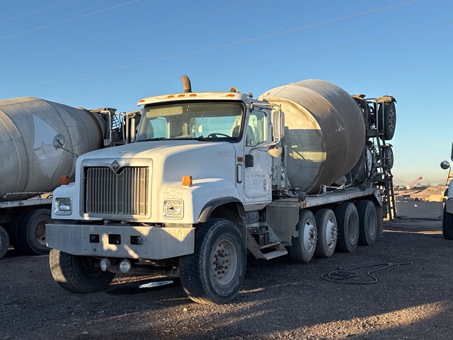 2004 International 5500i 12x4 Mixer Truck