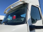 JN526305 - 2018 International LT625: Glass