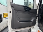 MN097123 - 2021 International LT625: Cab Doors