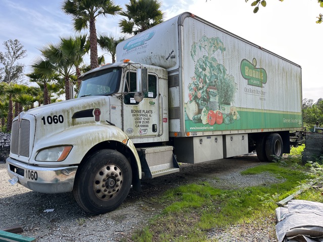 2013 Kenworth T370 4x2 Van Truck