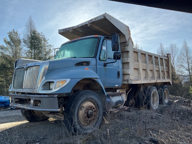 2003 International 7400 6x4 T/A Dump Truck 2003 International 7400 6x4 T/A Dump Truck