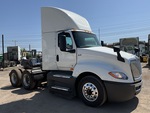 MN605869 - 2021 International LT625: Picture, Right Front Corner