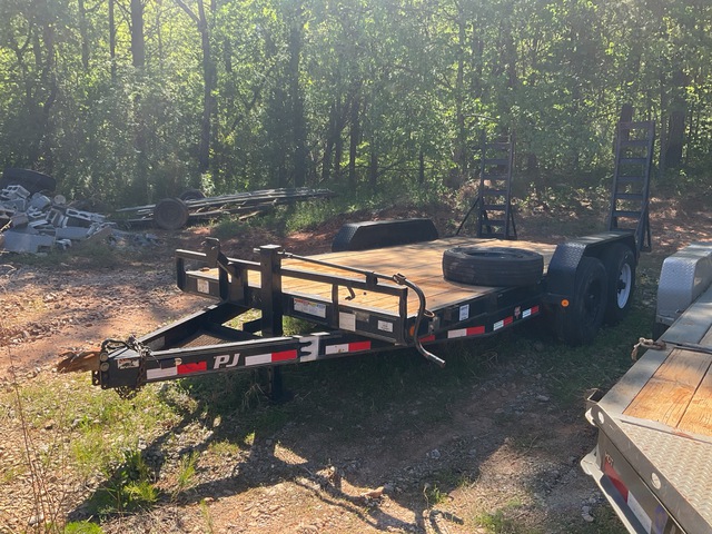 2021 PJ 16 ft T/A Utility Trailer