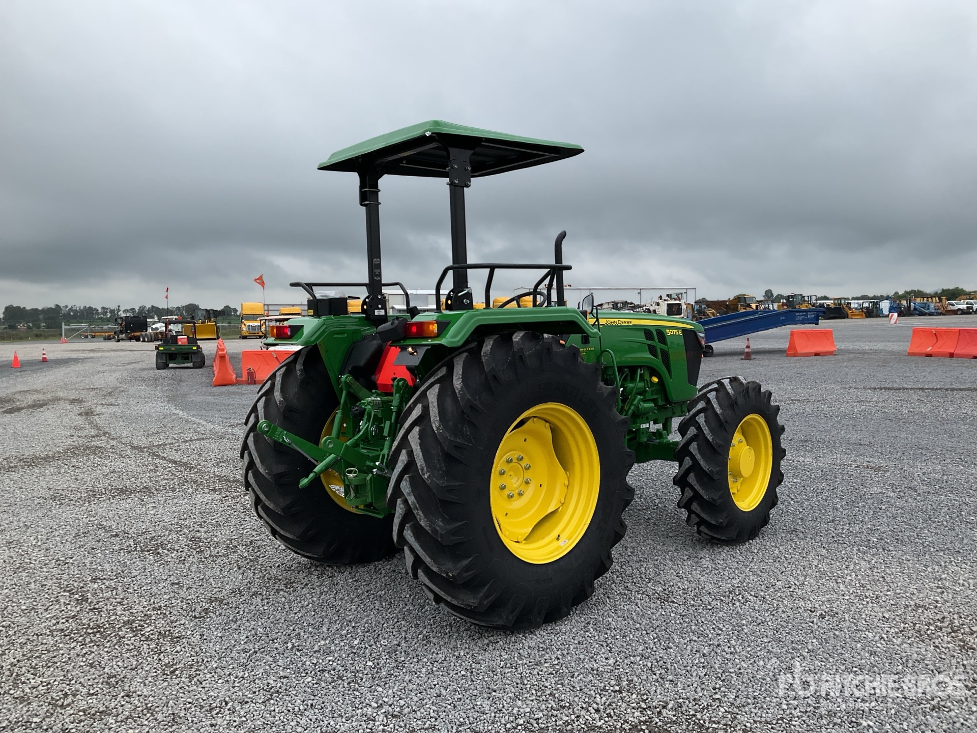 General Appearance with Foto, angolo anteriore sinistro