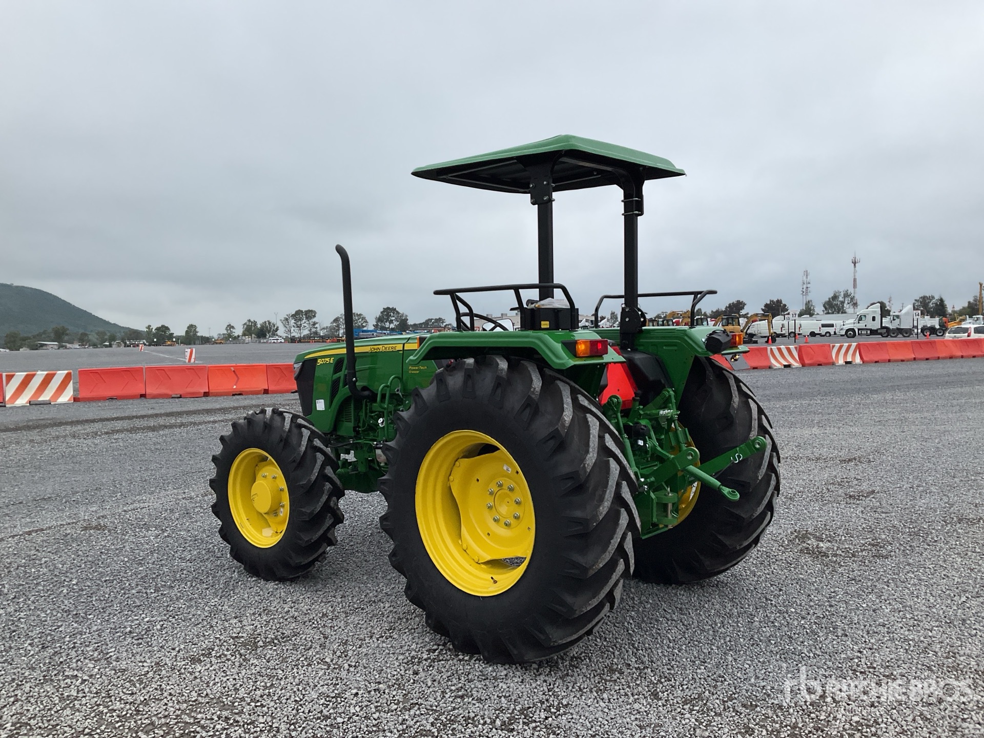 General Appearance with Foto, angolo posteriore sinistro