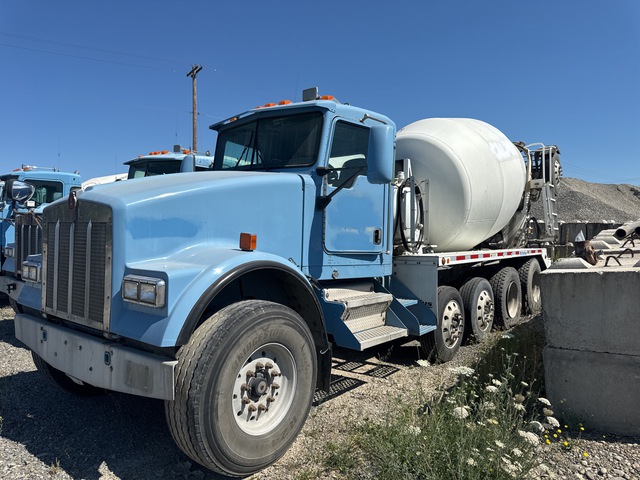 2005 Kenworth W900 12x4 Mixer Truck (Inoperable) 2005 Kenworth W900 12x4 Mixer Truck (Inoperable)