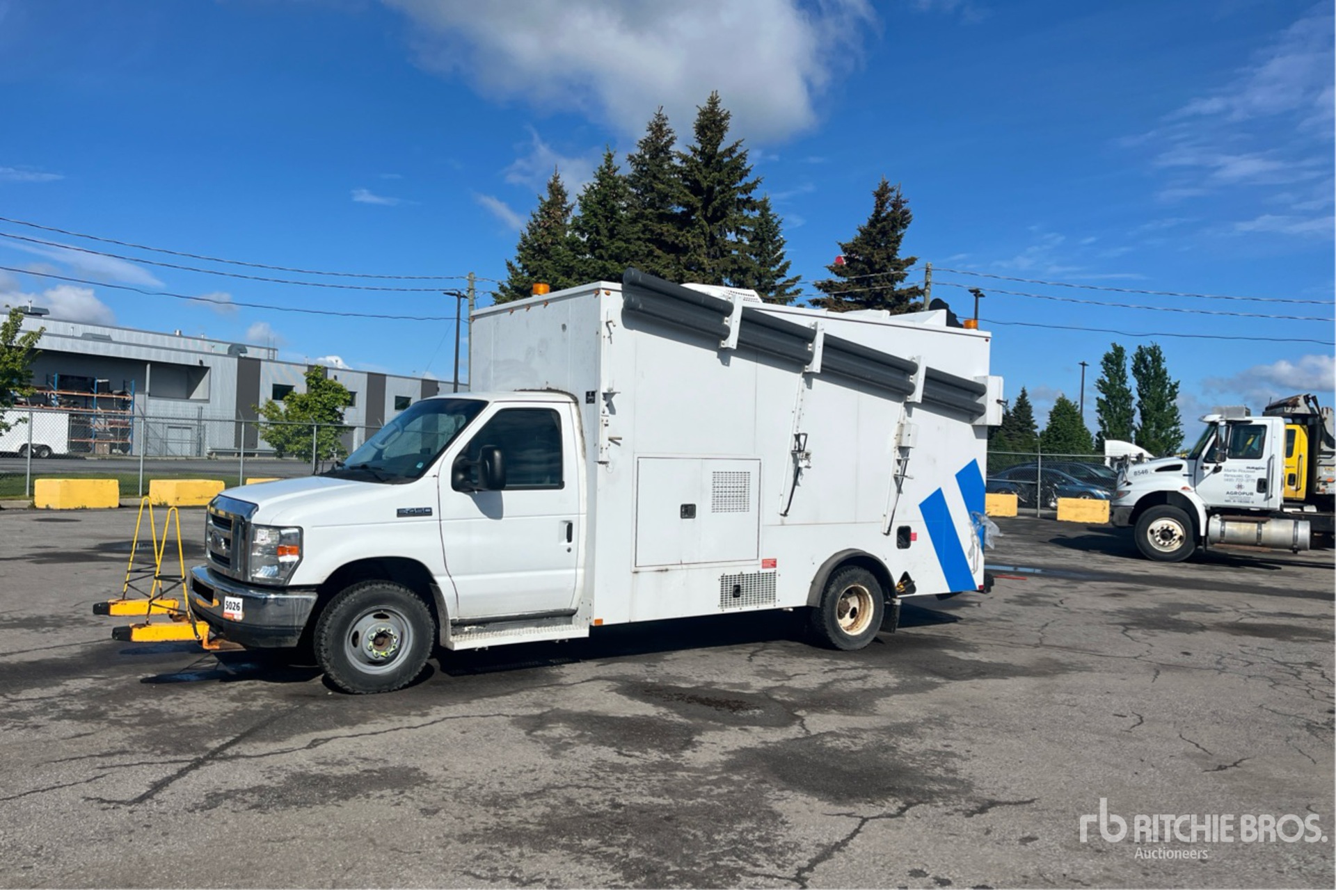 General Appearance with Picture, Left Front Corner