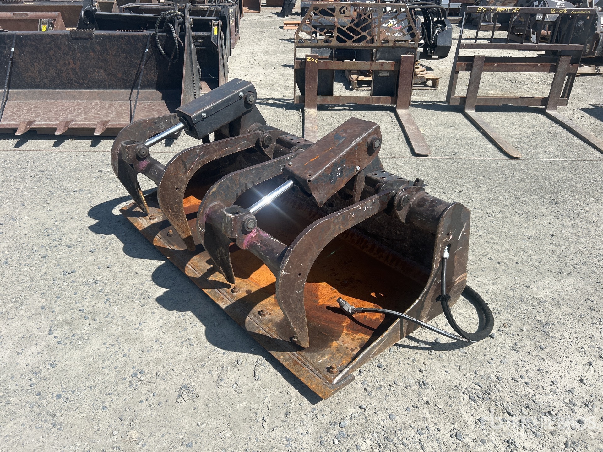 General Appearance with Foto, angolo anteriore sinistro