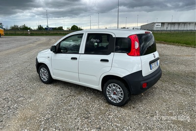 General Appearance with Foto, angolo posteriore sinistro