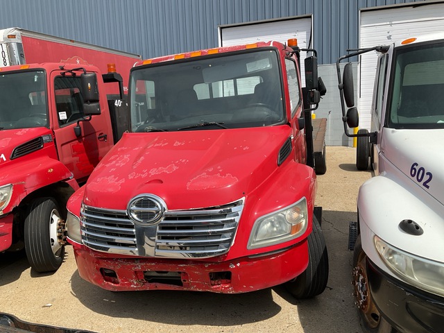 2008 Hino 4x2 Flatbed Truck (Inoperable) 2008 Hino 4x2 Flatbed Truck (Inoperable)