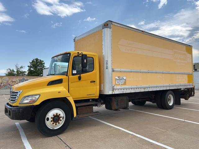 2007 Hino 268 4x2 Van Truck 2007 Hino 268 4x2 Van Truck