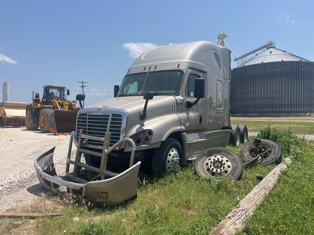 2016 Freightliner Cascadia 125 6x2 T/A Sleeper Truck Tractor (Inoperable) 2016 Freightliner Cascadia 125 6x2 T/A Sleeper Truck Tractor (Inoperable)