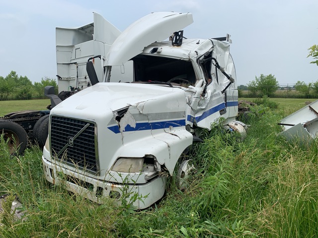 2006 Volvo VNM 6x4 S/A Sleeper Truck Tractor (Inoperable)