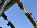 Hydraulics with Mast Tilt Cylinders