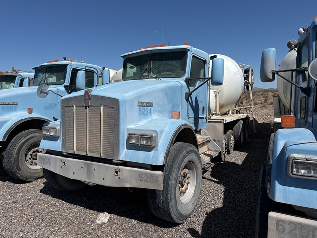 2005 Kenworth W900B 12x4 Mixer Truck 2005 Kenworth W900B 12x4 Mixer Truck