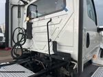 MN237014 - 2021 International LT625: Grab Rails