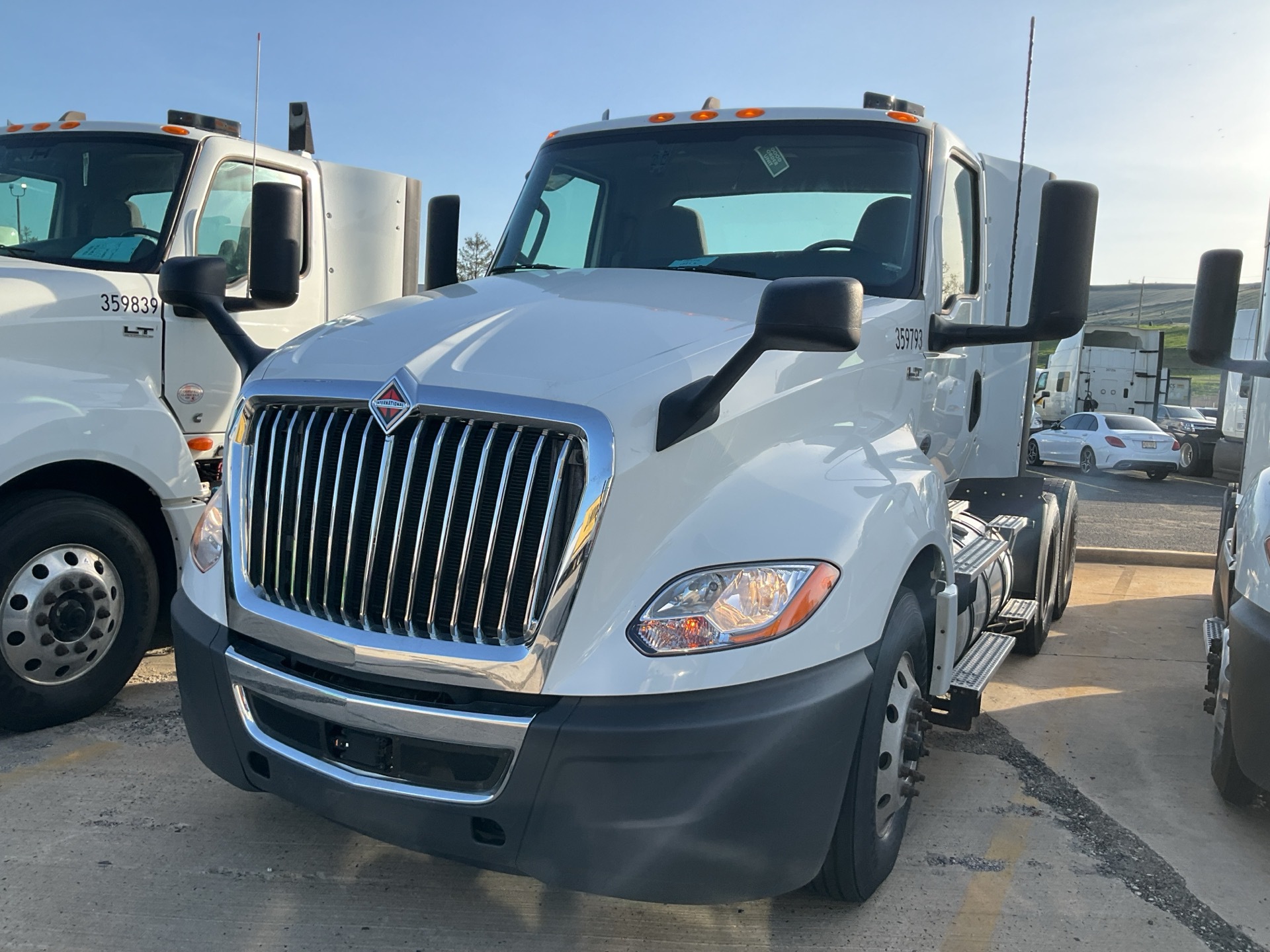 LN564015 - 2020 International LT625: Brochure Photo