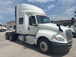 NN171907 - 2022 International LT625: Picture, Right Front Corner