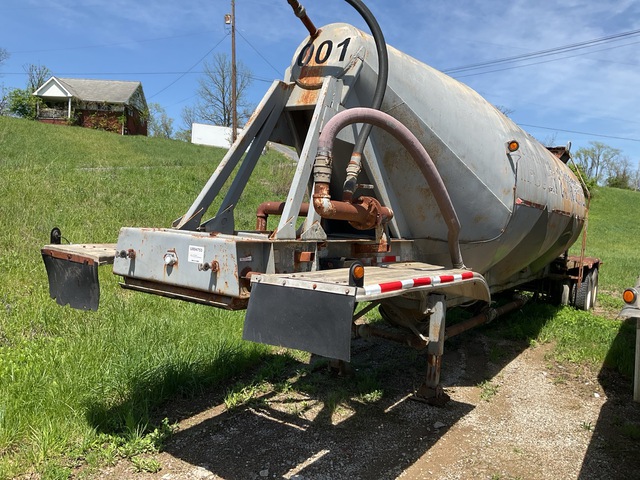 1971 Fruehauf T/A Pneumatic Bulk Trailer