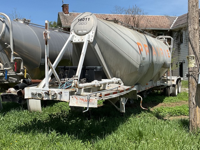 1994 Fruehauf 1000 cft T/A Pneumatic Bulk Trailer