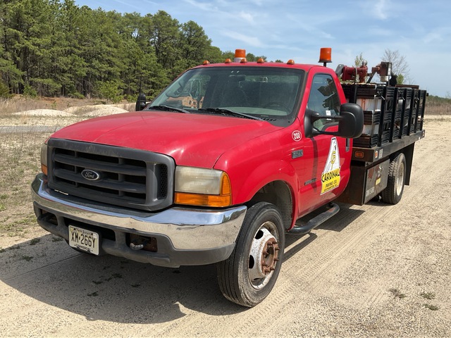 2000 Ford F-450 XL 4x2 Flatbed Truck