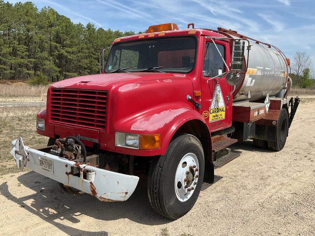 1992 International 4700 1850 gal 4x2 Hot Oil Truck