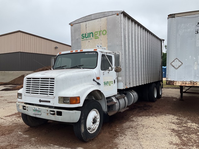 1995 International 4900 6x4 Live-Bottom Truck (Inoperable) 1995 International 4900 6x4 Live-Bottom Truck (Inoperable)