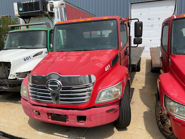 2009 Hino 4x2 Flatbed Truck (Inoperable) 2009 Hino 4x2 Flatbed Truck (Inoperable)