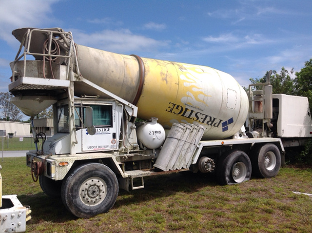 2002 Advance Tri/A Mixer Truck 2002 Advance Tri/A Mixer Truck