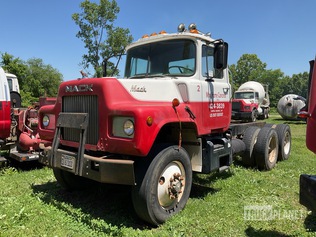 小物入れ vintage MACK TRUCKS wood box 1964 Mack B61 For Sale At Auction - Mecum Auctions