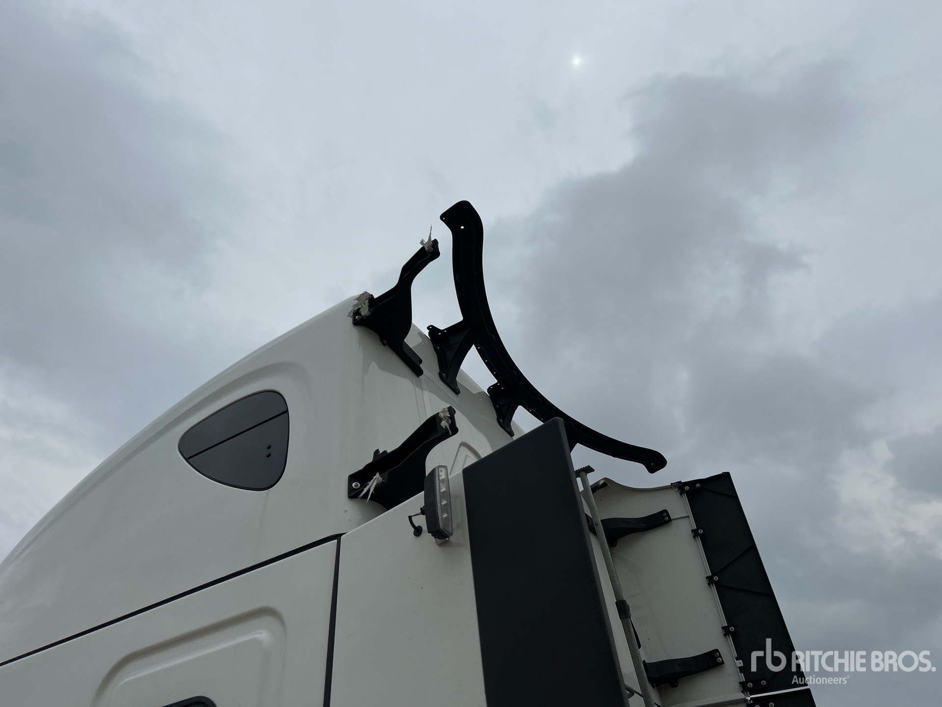 2023 Freightliner CASCADIA 126