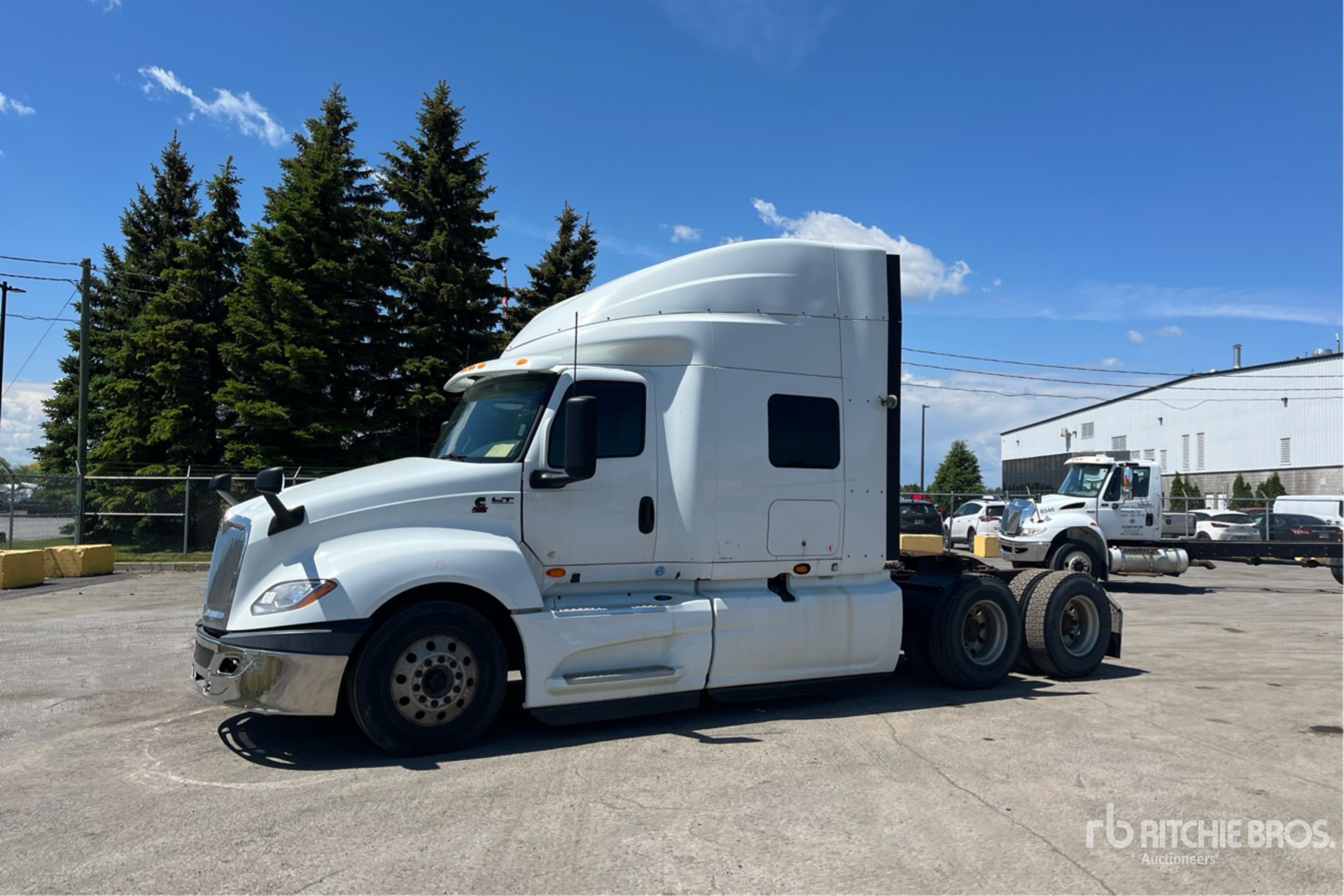 Aspect général with Image, coin avant gauche