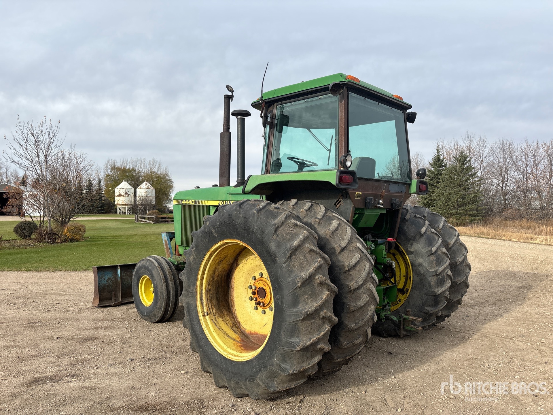 General Appearance with Bild, Ecke hinten links