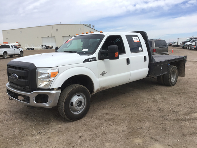 2015 Ford F-350 Super Duty Crew Cab 4x4 S/A Flatbed Truck