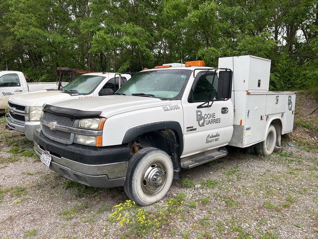 2004 Chevrolet 3500 Silverado 4x2 Service Truck 2004 Chevrolet 3500 Silverado 4x2 Service Truck