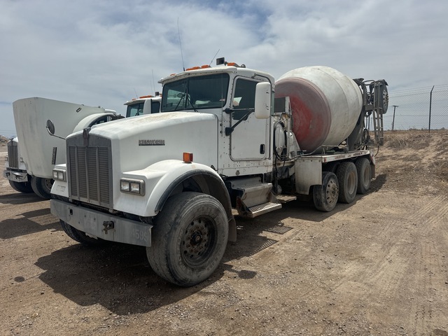 2004 Kenworth W900 10x4 Mixer Truck 2004 Kenworth W900 10x4 Mixer Truck