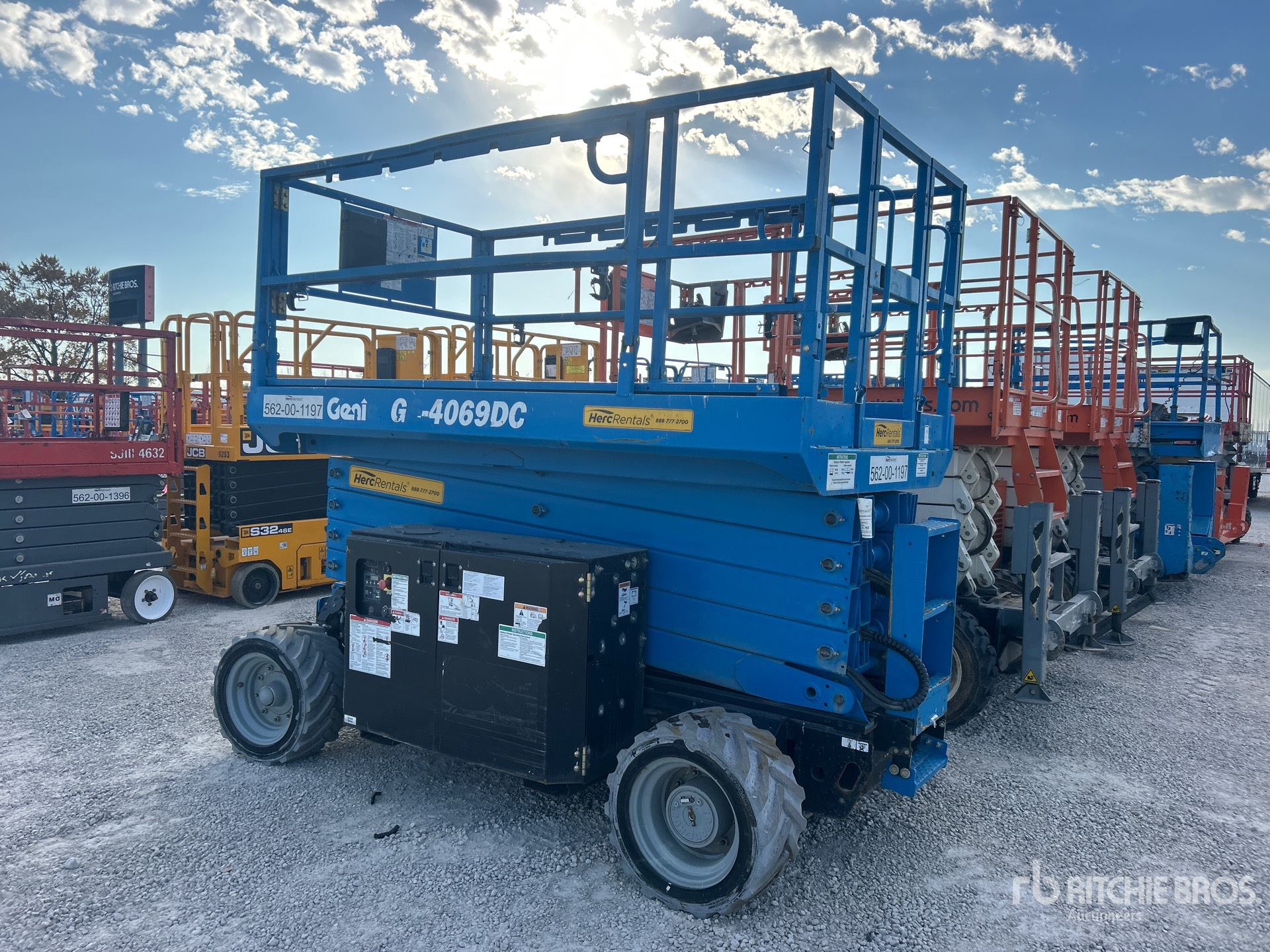 General Appearance with Foto, angolo posteriore sinistro