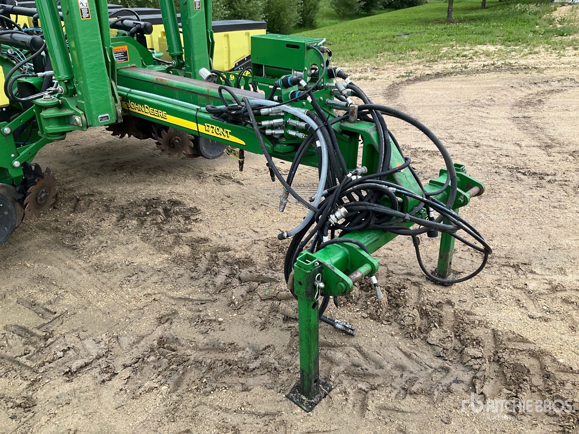 2013 John Deere 1770NT MaxEmerge XP 16 Row No-Till Planter