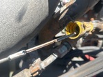 NN431173 - 2022 International LT625: Engine Oil level on Dipstick