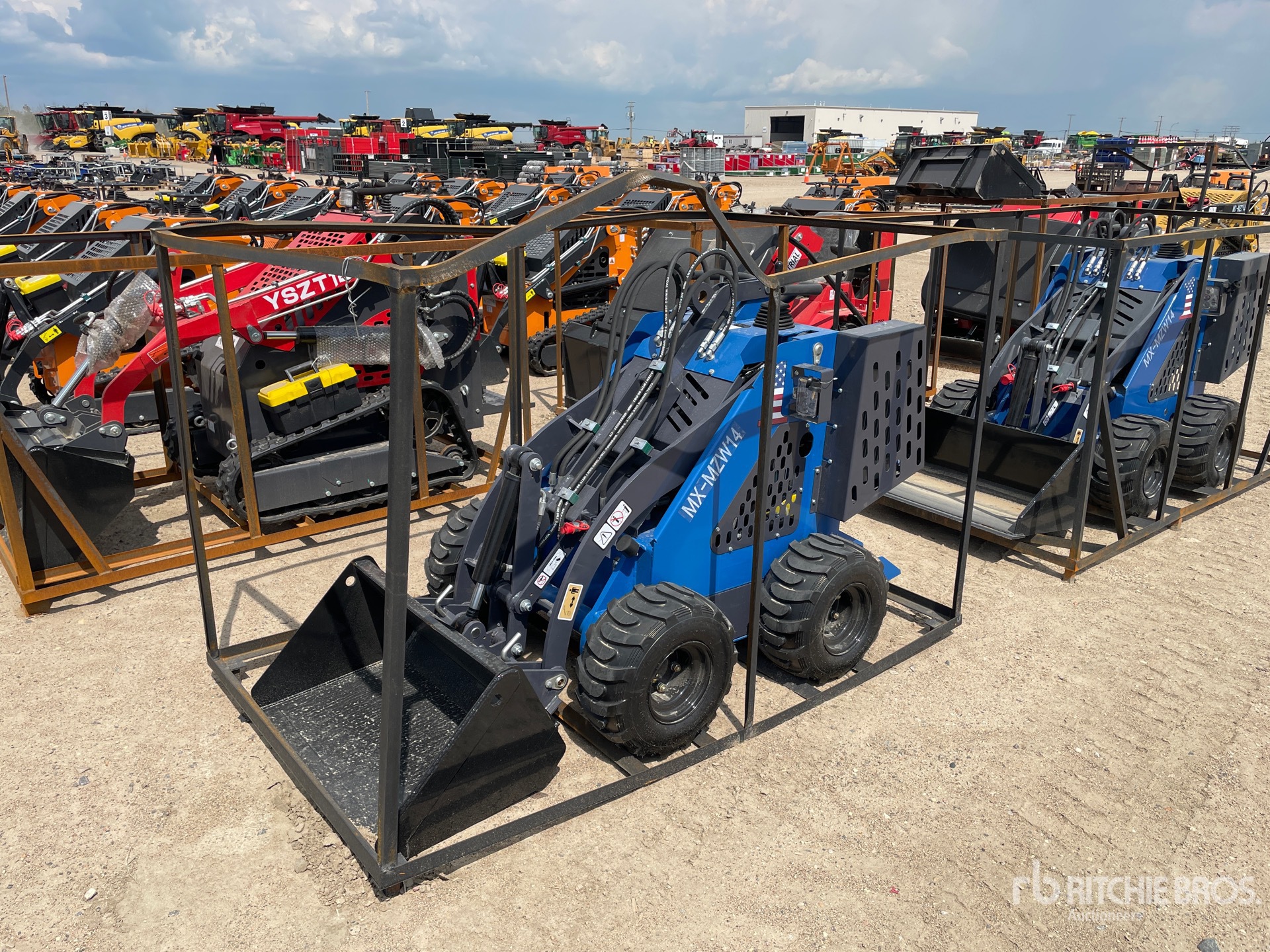 MINI CARGADOR SOBRE RUEDAS 2025 AGT MXMZW14