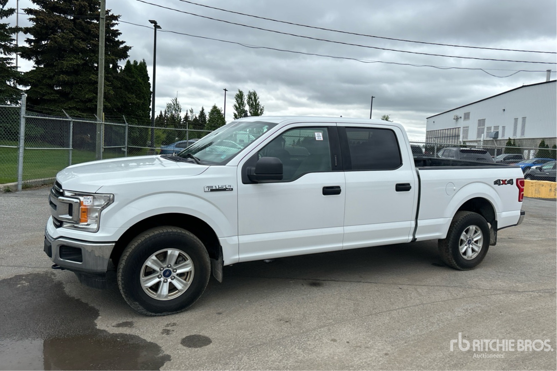 General Appearance with Picture, Left Front Corner