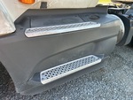 MN266698 - 2021 International LT625: Steps