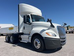 LN421757 - 2020 International LT625: Picture, Right Front Corner