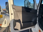 MN075966 - 2021 International LT625: Cab Doors
