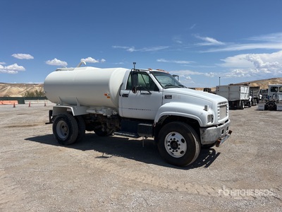 Gal Ratchie 1999 GMC C7H042 2000 gal 4x2 Water Truck | Ritchie Bros. Auctioneers