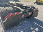 KL732411 - 2019 International LT625: Mud Flaps