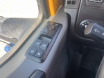 KN729984 - 2019 International LT625: Window Controls