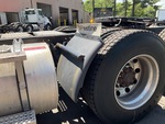 KN243059 - 2019 International LT625: Mud Flaps